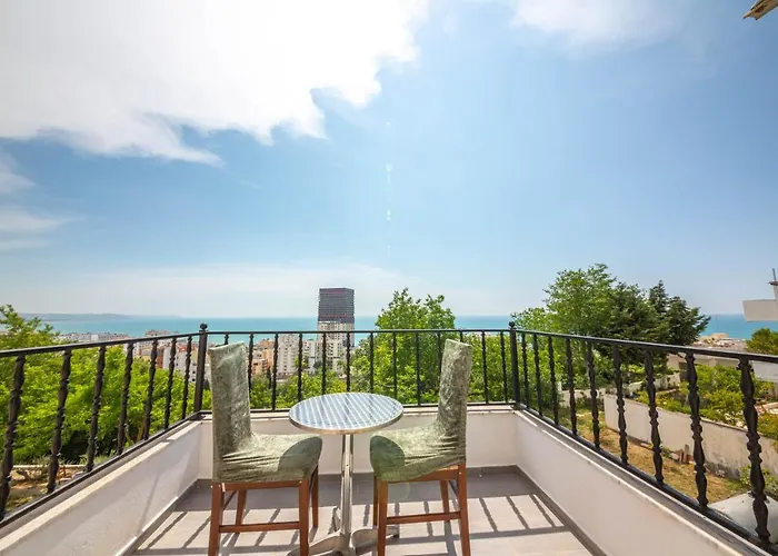 Hotel Gozhina 3*