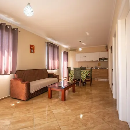 Gozhina Hotell 3*
