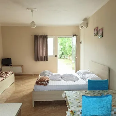 Gozhina Hotel Kryemëdhej