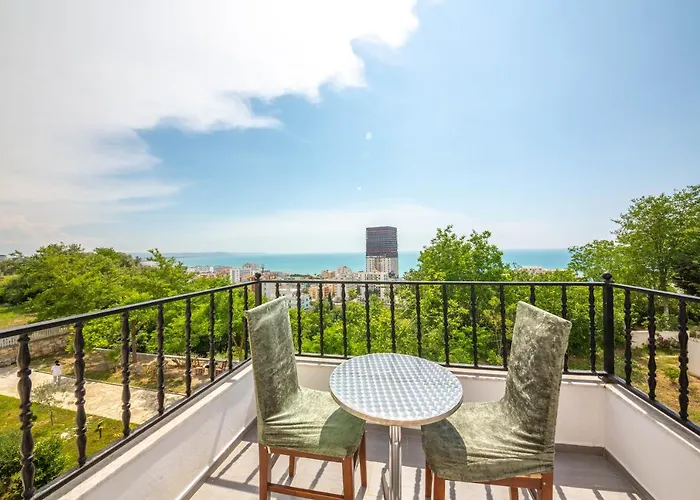 Gozhina فندق 3*